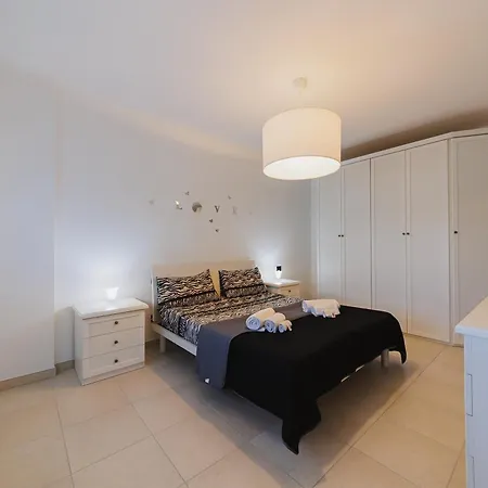 Swamyhome Aereoportobaripalese Apartman *